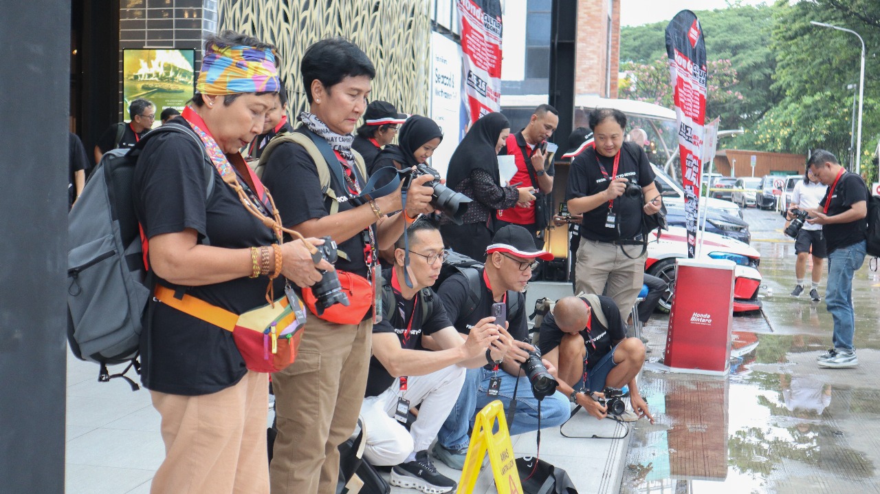 Participants capturing details during the outdoor practice session