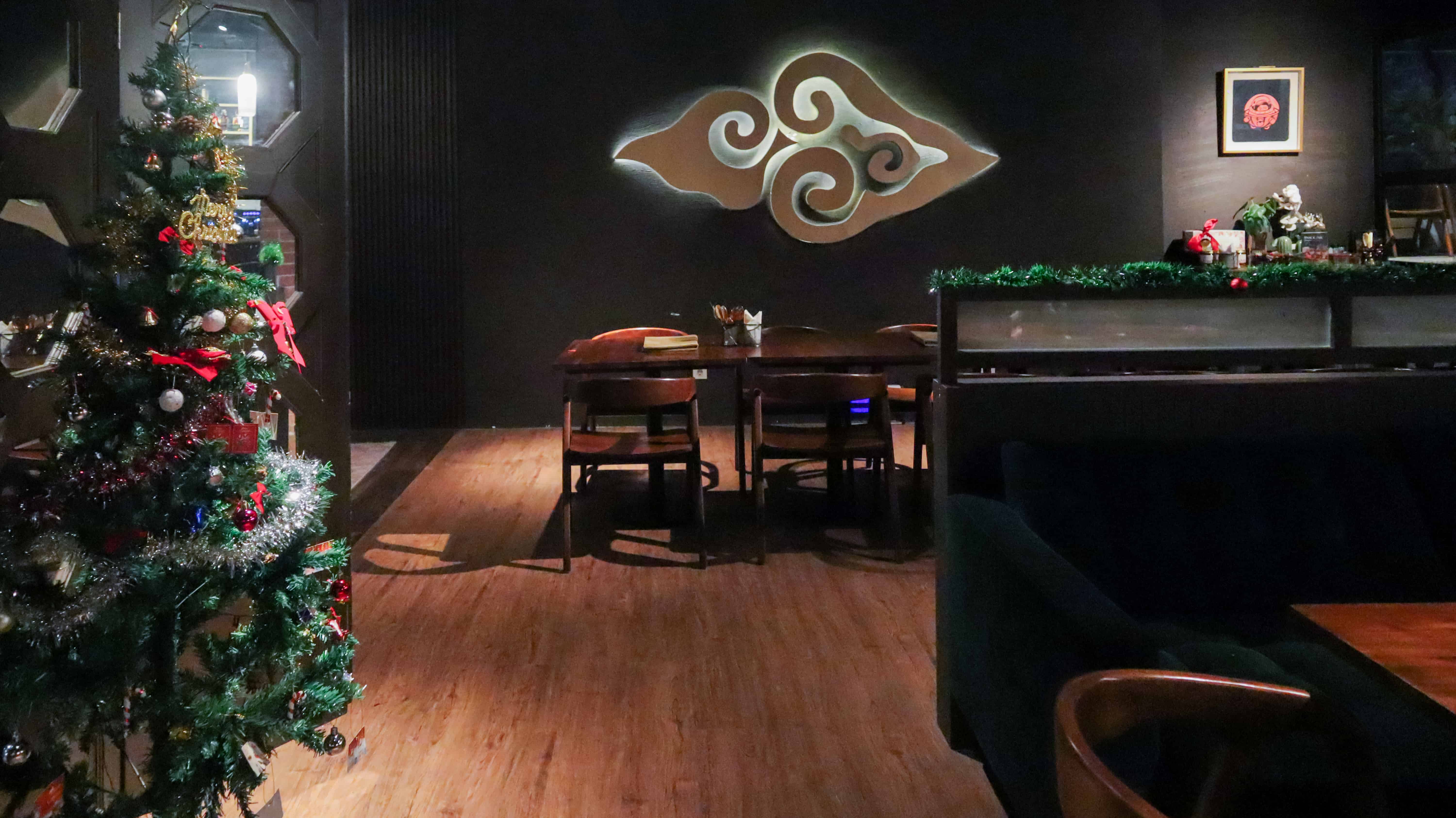 Festive dining setup at Lumpang Emas Signature.